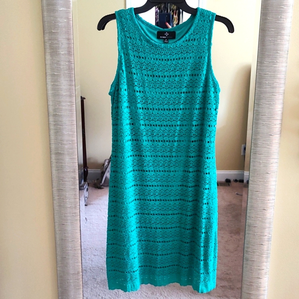 Green lace sheath dress
